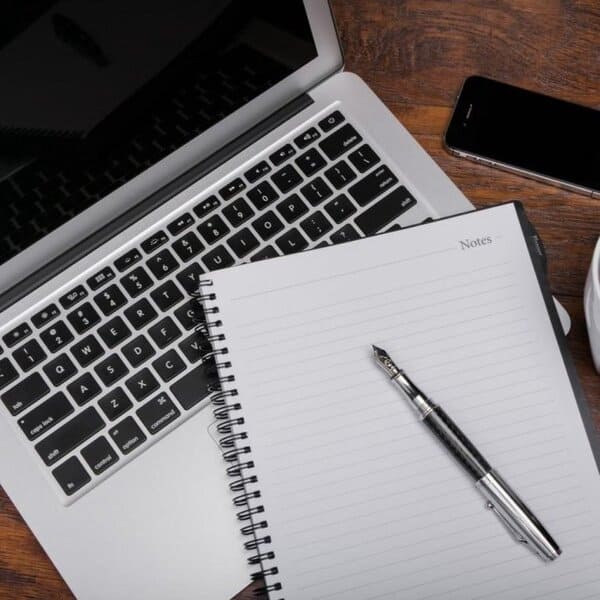 Ambiente organizado e calmo para planear